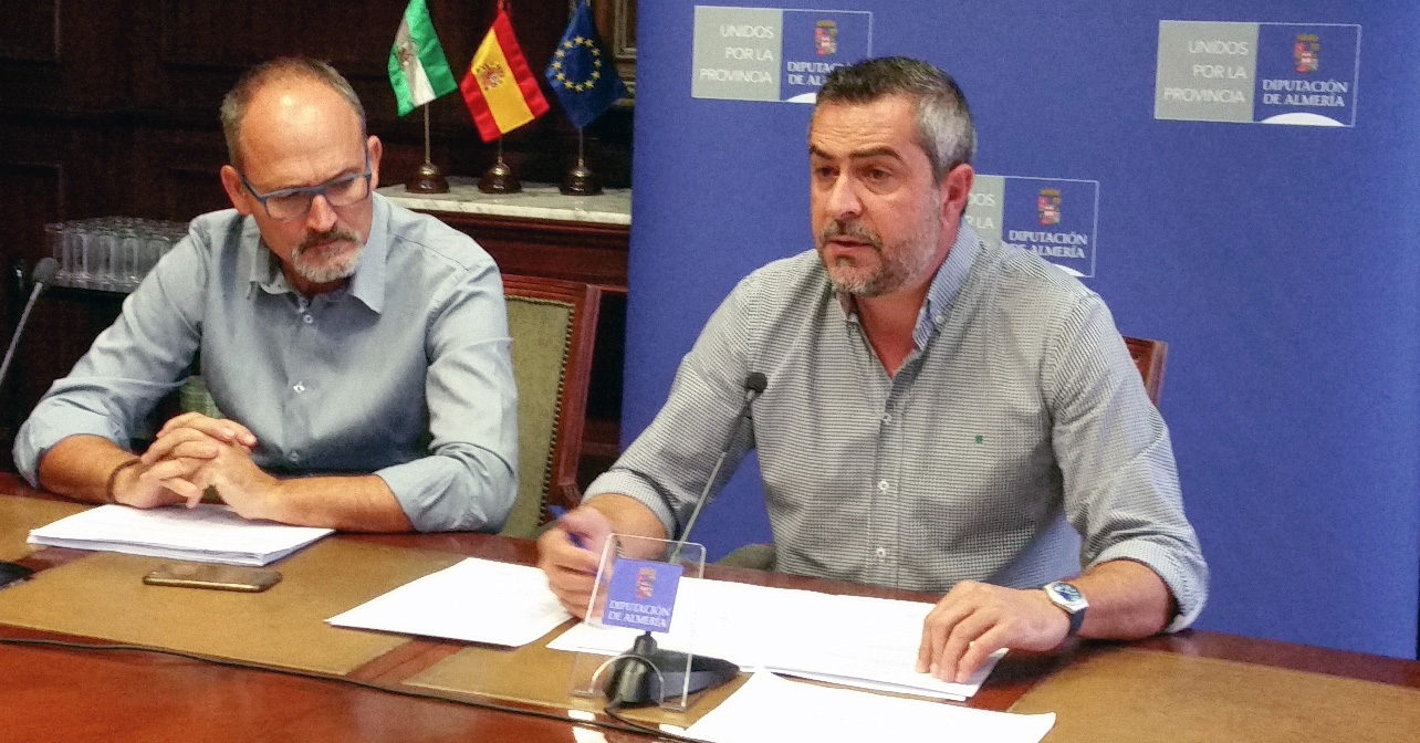 Rueda de prensa que ha ofrecido el portavoz socialista en la Diputación Provincial, Juan Antonio Lorenzo