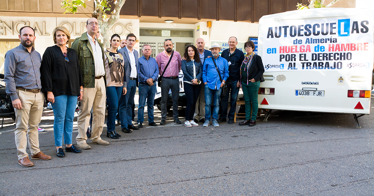 El PSOE muestra su apoyo a los representantes de autoescuelas que estaban en huelga de hambre