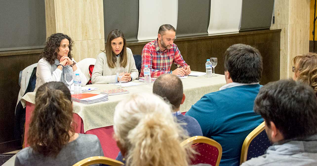 Encuentro de la secretaria de Movimientos Sociales y Diversidad del PSOE de Andalucía, María Márquez, con colectivos LGTBI