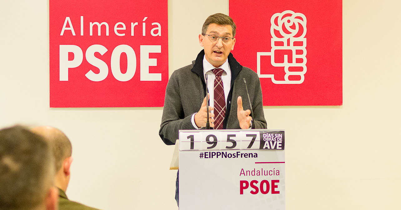 Rueda de prensa que ha ofrecido el secretario general del PSOE de Almería, José Luis Sánchez Teruel