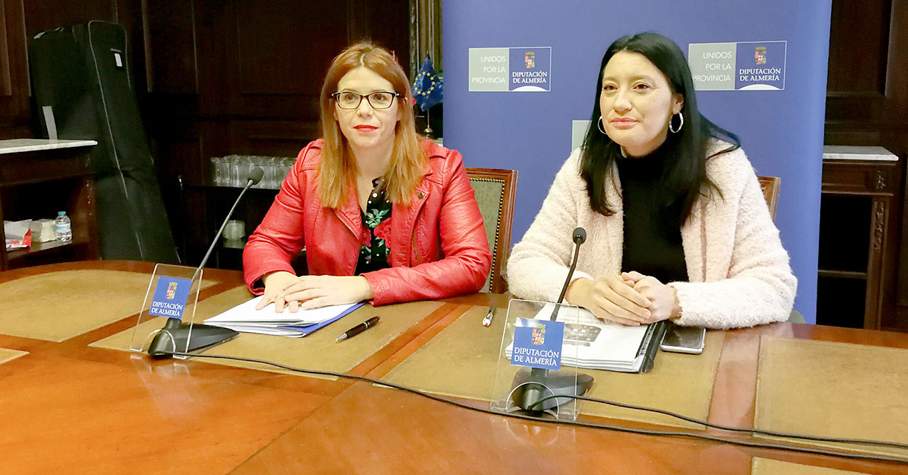 Rueda de prensa que han ofrecido las diputadas provinciales del PSOE de Almería, Ángeles Castillo y Anabel Mateos