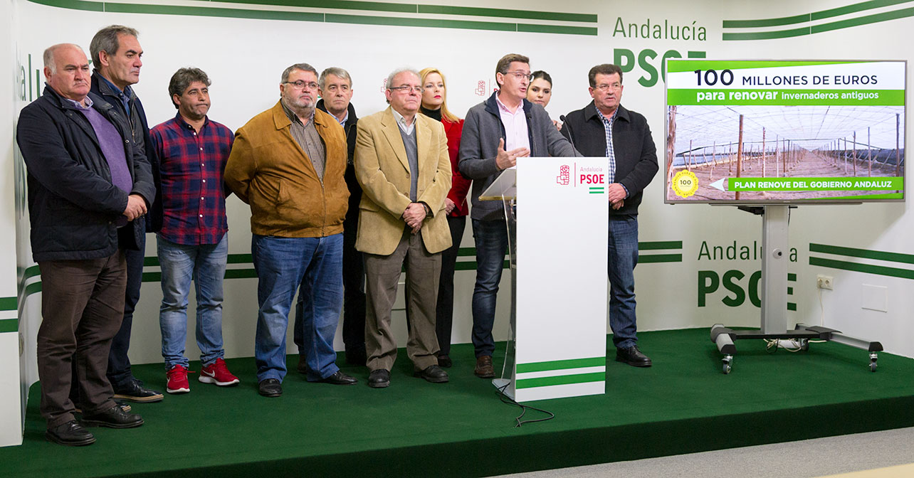 Rueda de prensa sobre agricultura que ha ofrecido el secretario general del PSOE de Almería, José Luis Sánchez Teruel