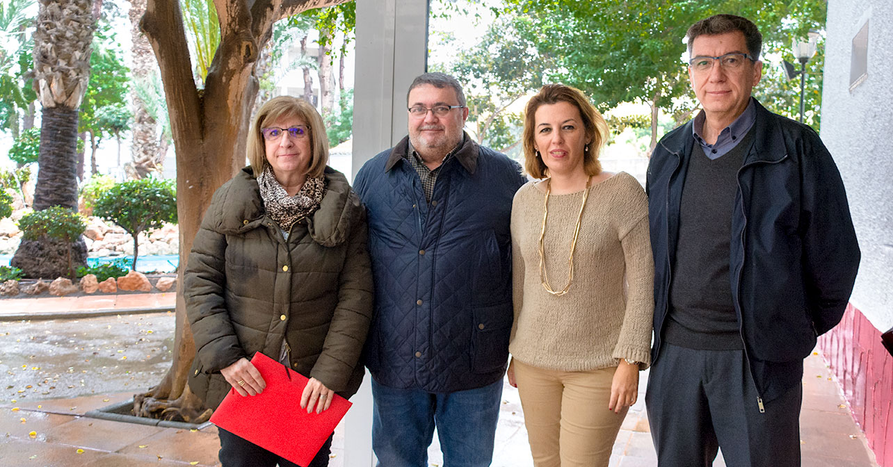 Rueda de prensa sobre seguridad que han realizado en Aguadulce la diputada nacional del PSOE de Almería, Sonia Ferrer, y el portavoz del Grupo Socialista en el Ayuntamiento roquetero, Manolo García