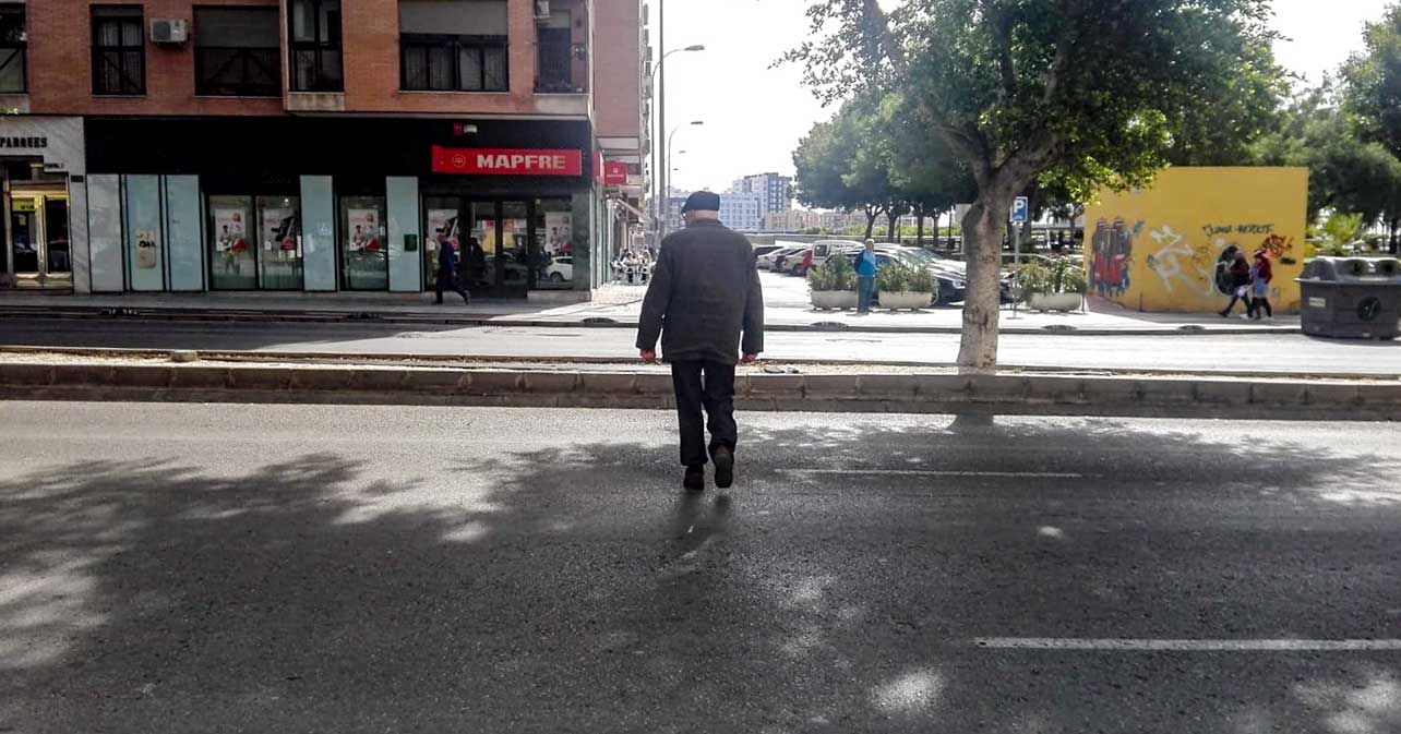 Falta de paso de peatones en la Avenida del Mediterráneo