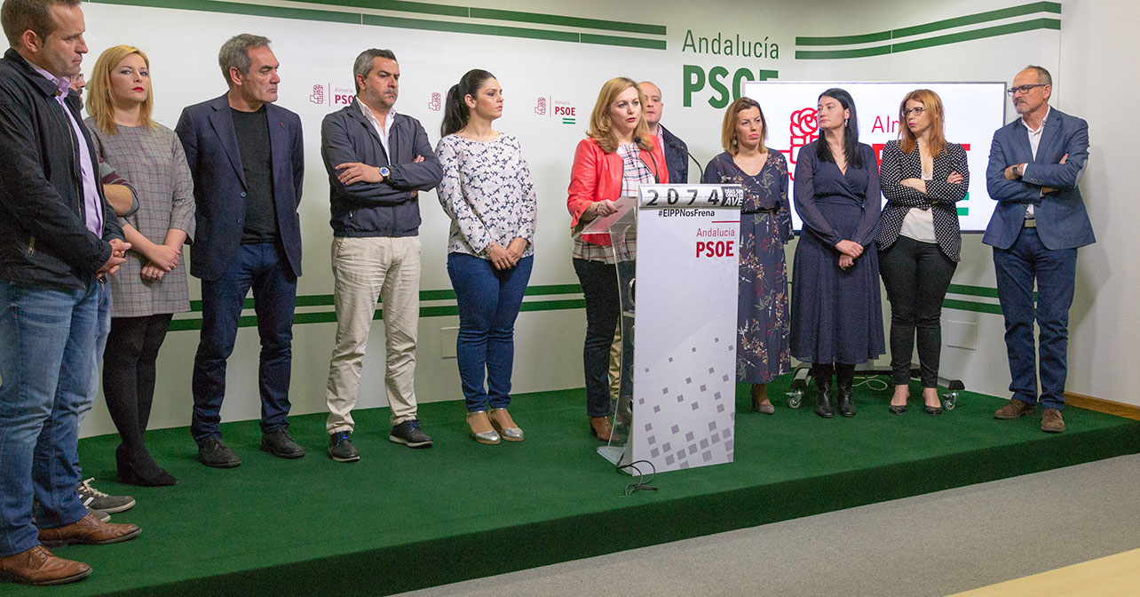 Rueda de prensa que ha ofrecido en Almería la secretaria de Política Municipal del PSOE de Andalucía, María Jesús Serrano
