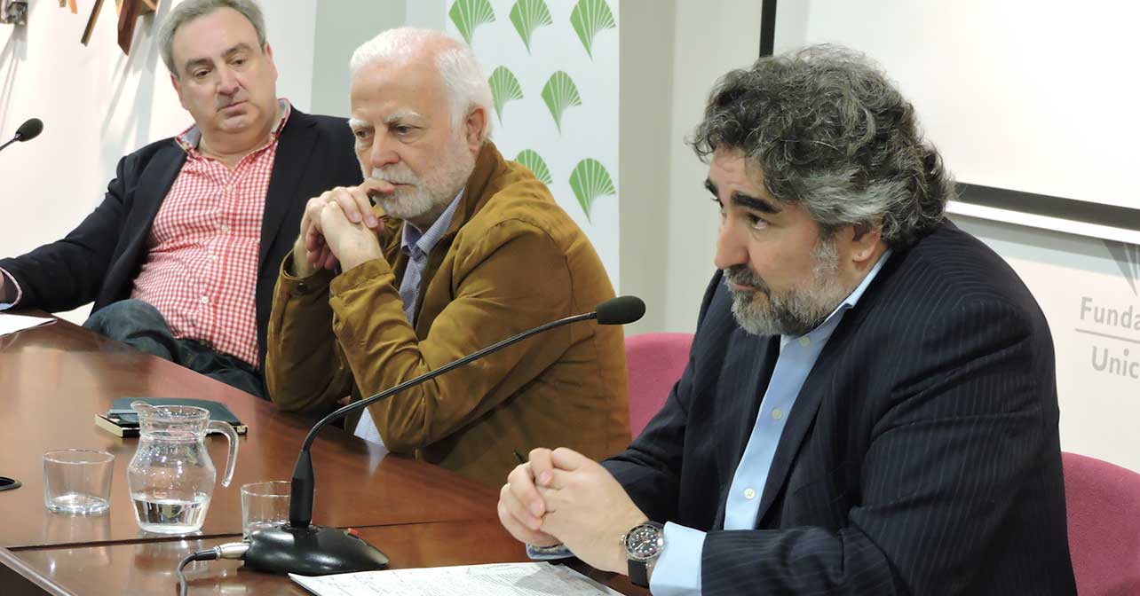 El secretario de Laicidad del PSOE, José Manuel Rodríguez Uribes, junto a Alfonso Berlanga y José Joaquín Martínez