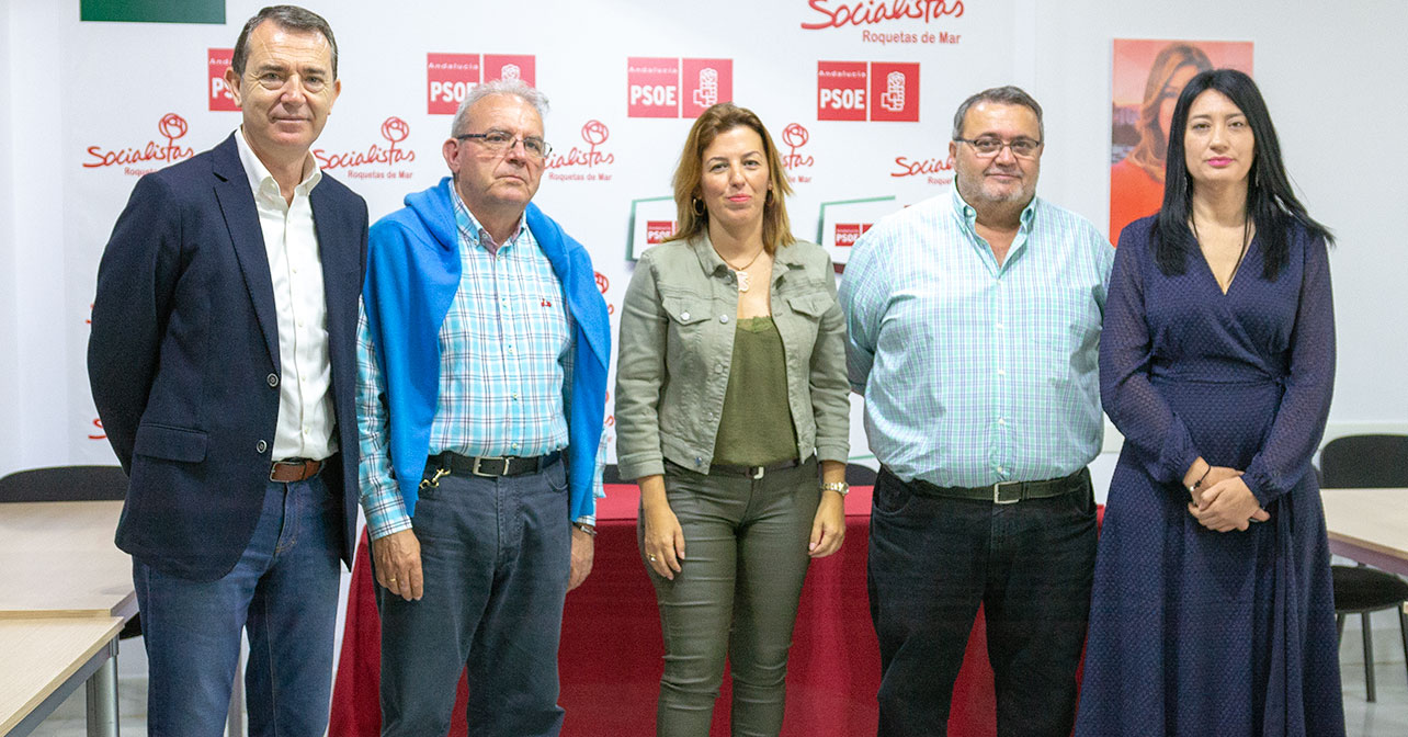 Rueda de prensa que han ofrecido el Grupo Parlamentario nacional del PSOE de Almería y representantes del partido en Roquetas de Mar y Vícar