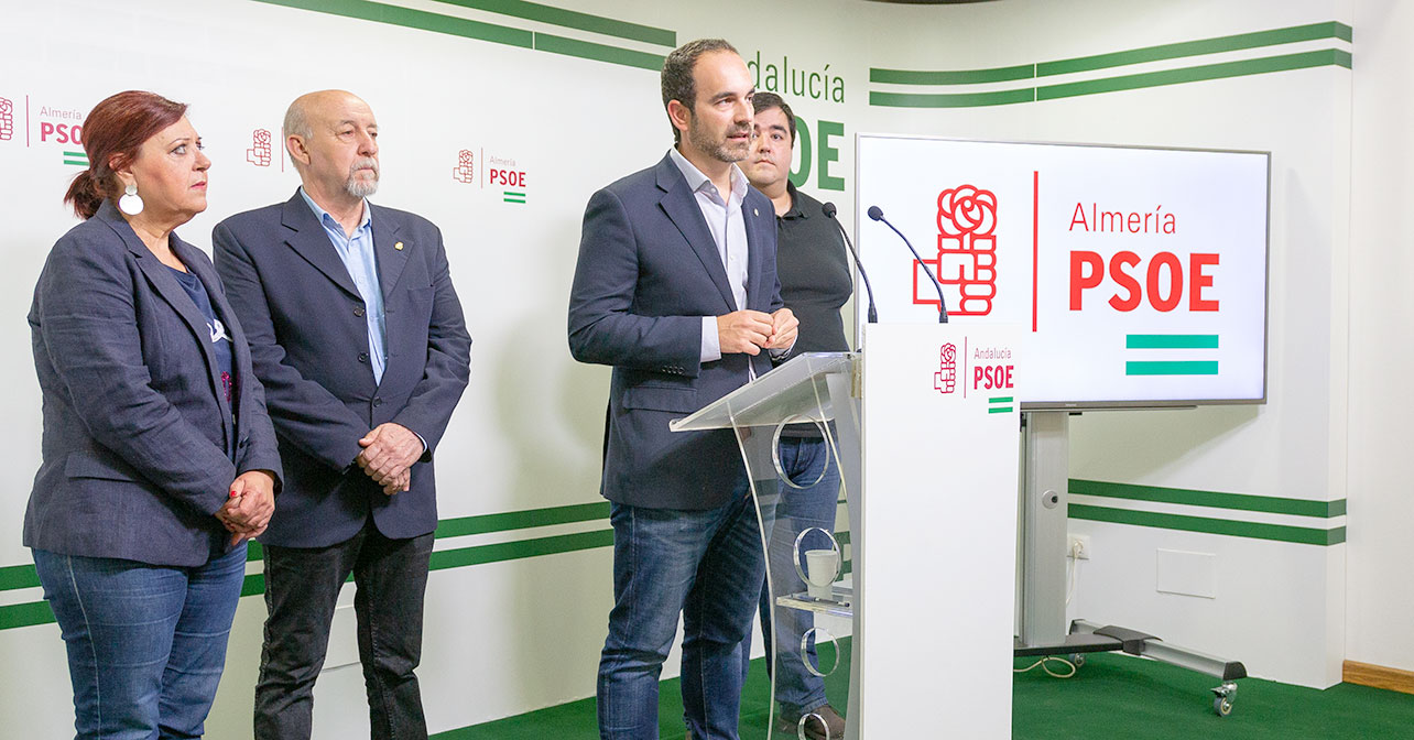 Rueda de prensa que ha ofrecido el portavoz del PSOE en el Ayuntamiento de Carboneras, José Luis Amérigo
