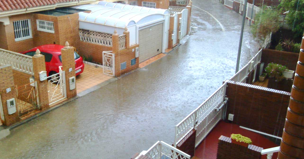 Inundaciones en la calle Costa Azul, Villablanca