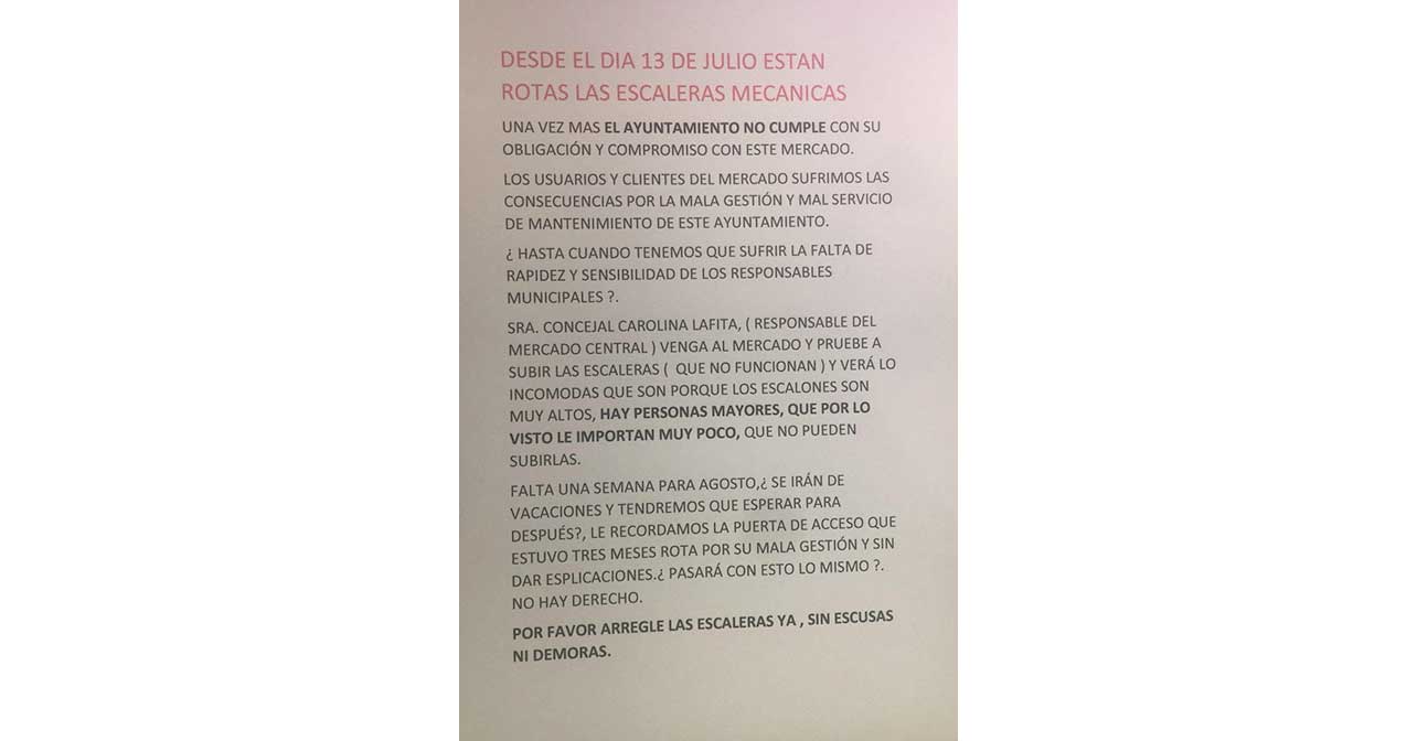 Carteles que han puesto los propios vendedores dentro del Mercado Central