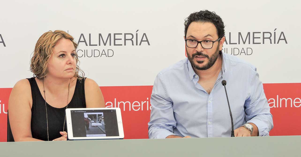 Los concejales del PSOE en el Ayuntamiento de Almería, Carmen Núñez y Cristóbal Díaz