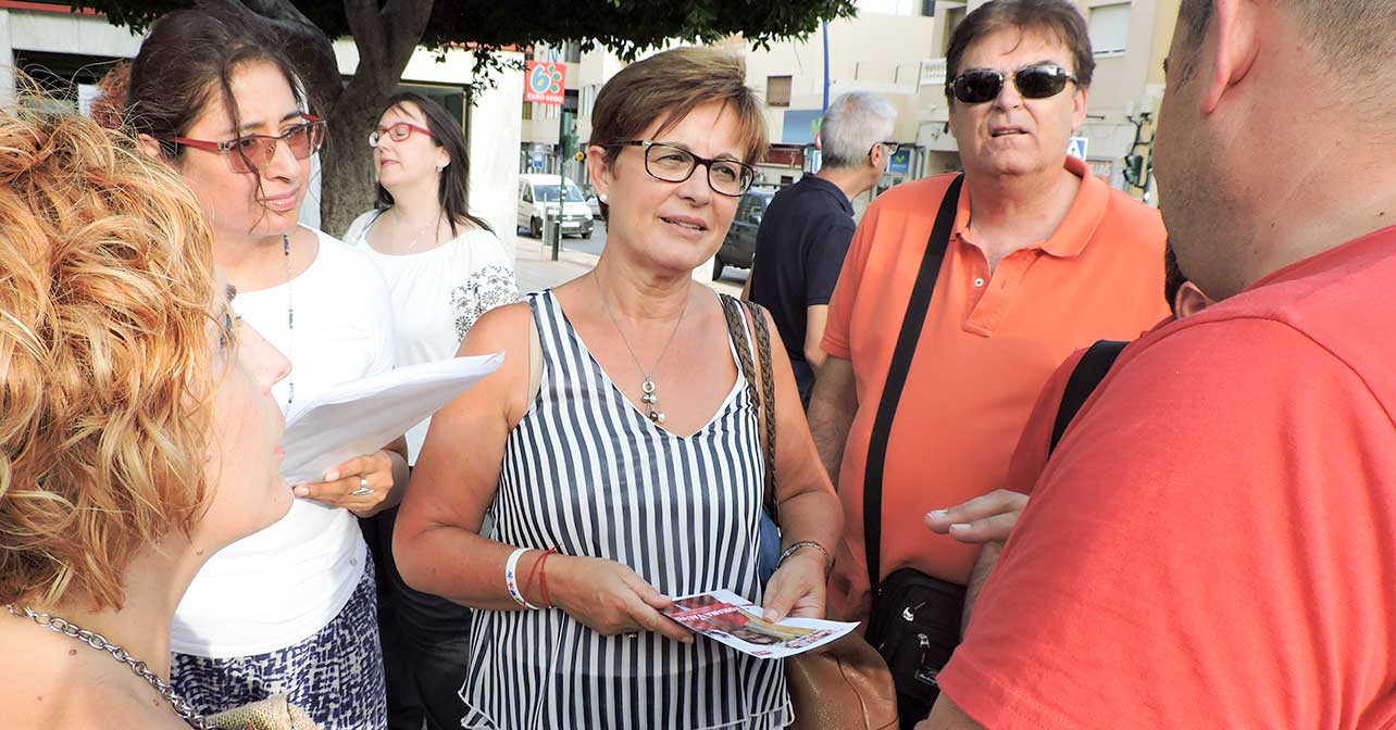 Visita a La Cañada de la portavoz del PSOE en el Ayuntamiento de Almería, Adriana Valverde