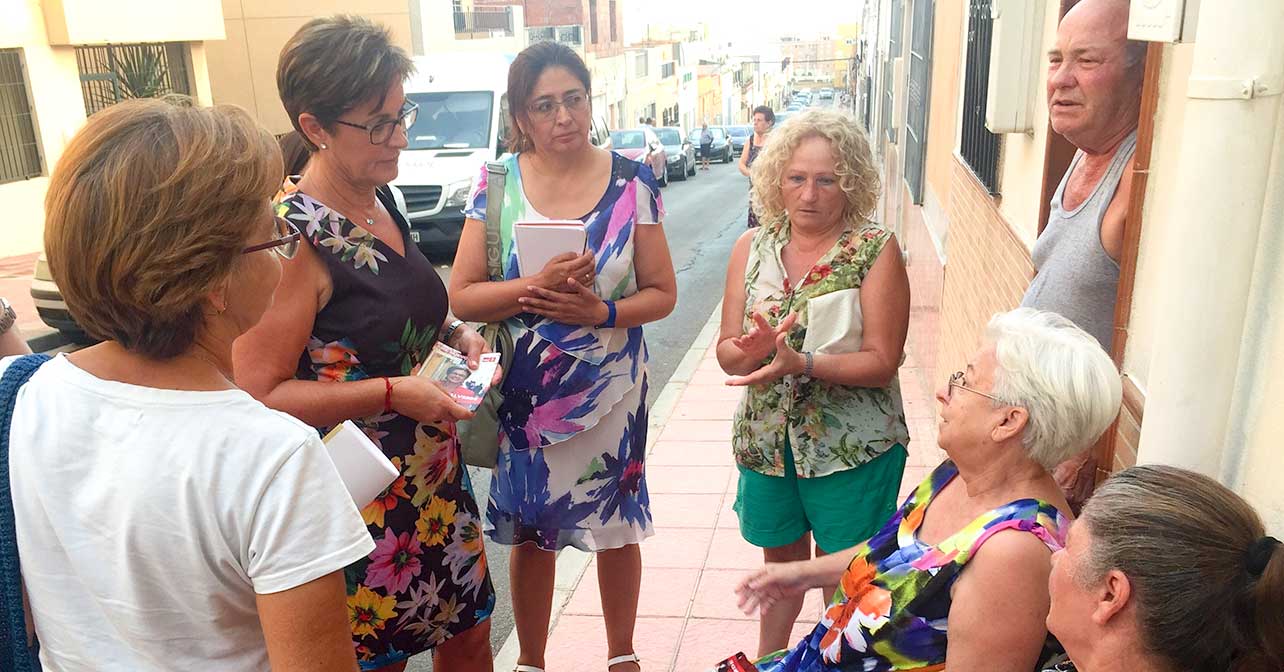 Visita de la portavoz del PSOE en el Ayuntamiento de Almería, Adriana Valverde, a Piedras Redondas