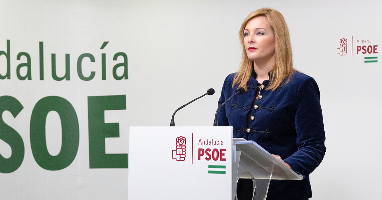 La portavoz del PSOE en el Ayuntamiento de Adra, Teresa Piqueras