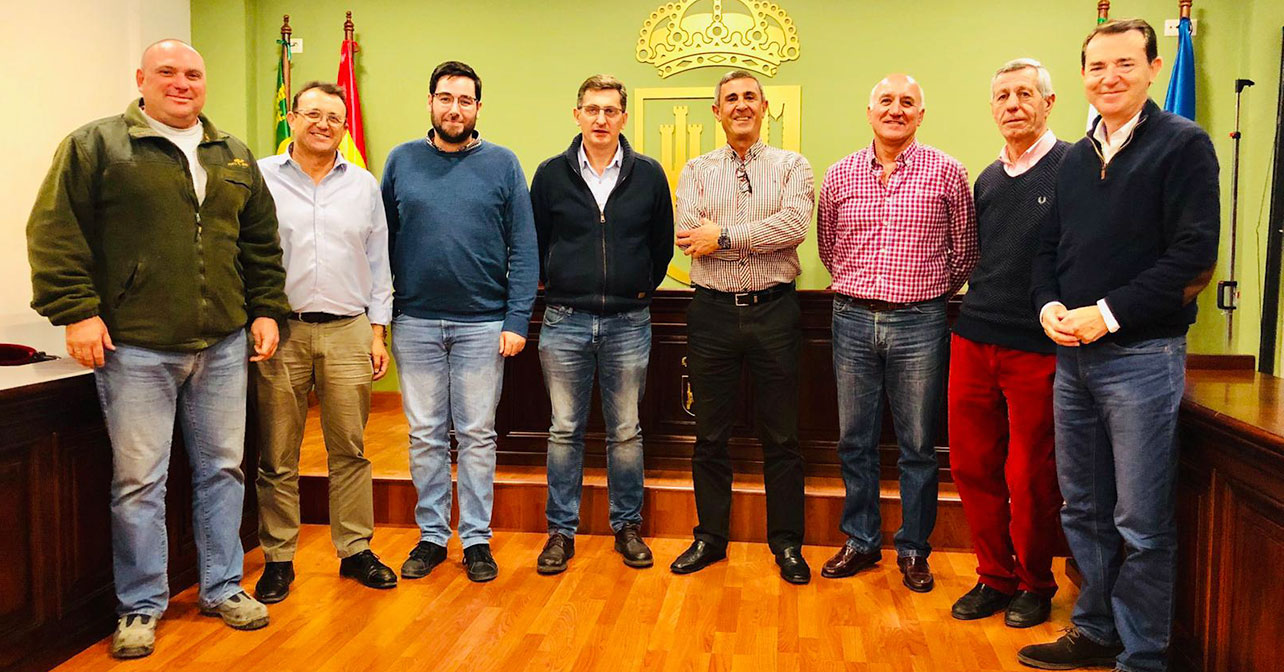 Reunión que ha mantenido el PSOE con representantes de los cazadores en Tabernas