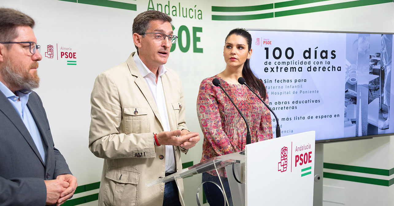 Rueda de prensa de los parlamentarios andaluces, José Luis Sánchez Teruel (centro), Rodrigo Sánchez y Noemí Cruz