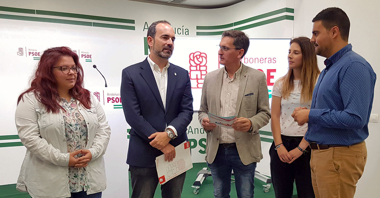 Rueda de prensa ofrecida por el candidato del PSOE a la Alcaldía de Carboneras, José Luis Amérigo