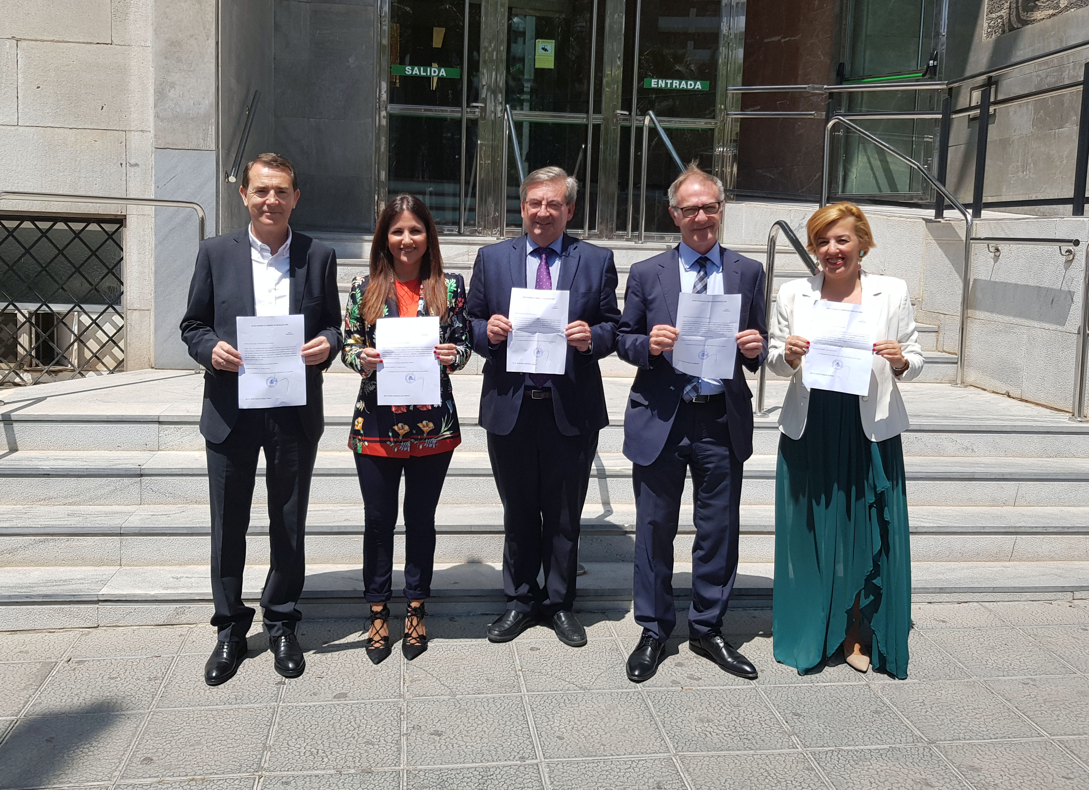 Los senadores, Juan Carlos Pérez Navas, Inés Plaza y Fernándo Martínez, y los diputados nacionales, José Guirao y Sonia Ferrer Tesoro