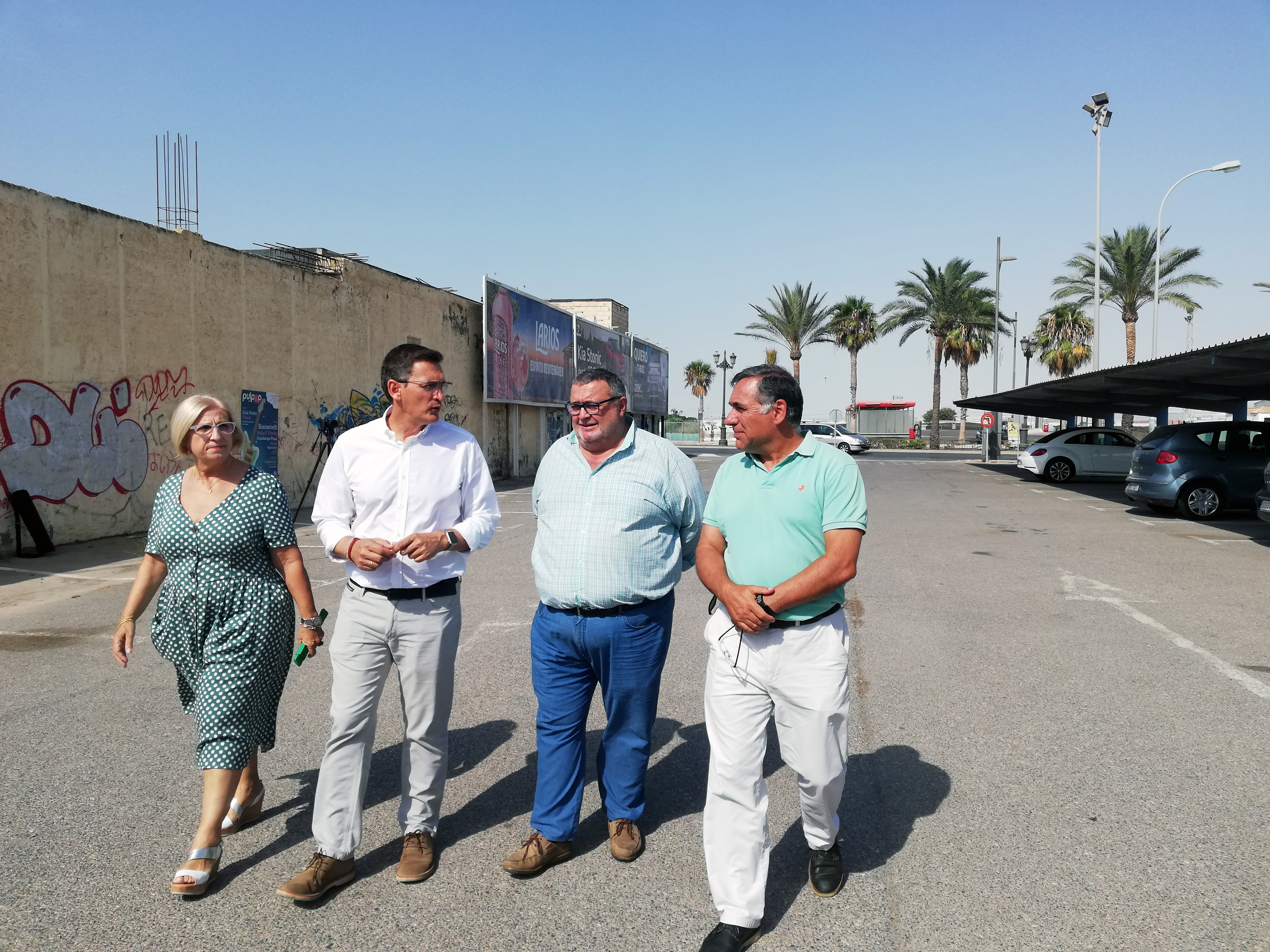 Sánchez Teruel junto con concejales socialistas de Roquetas de Mar