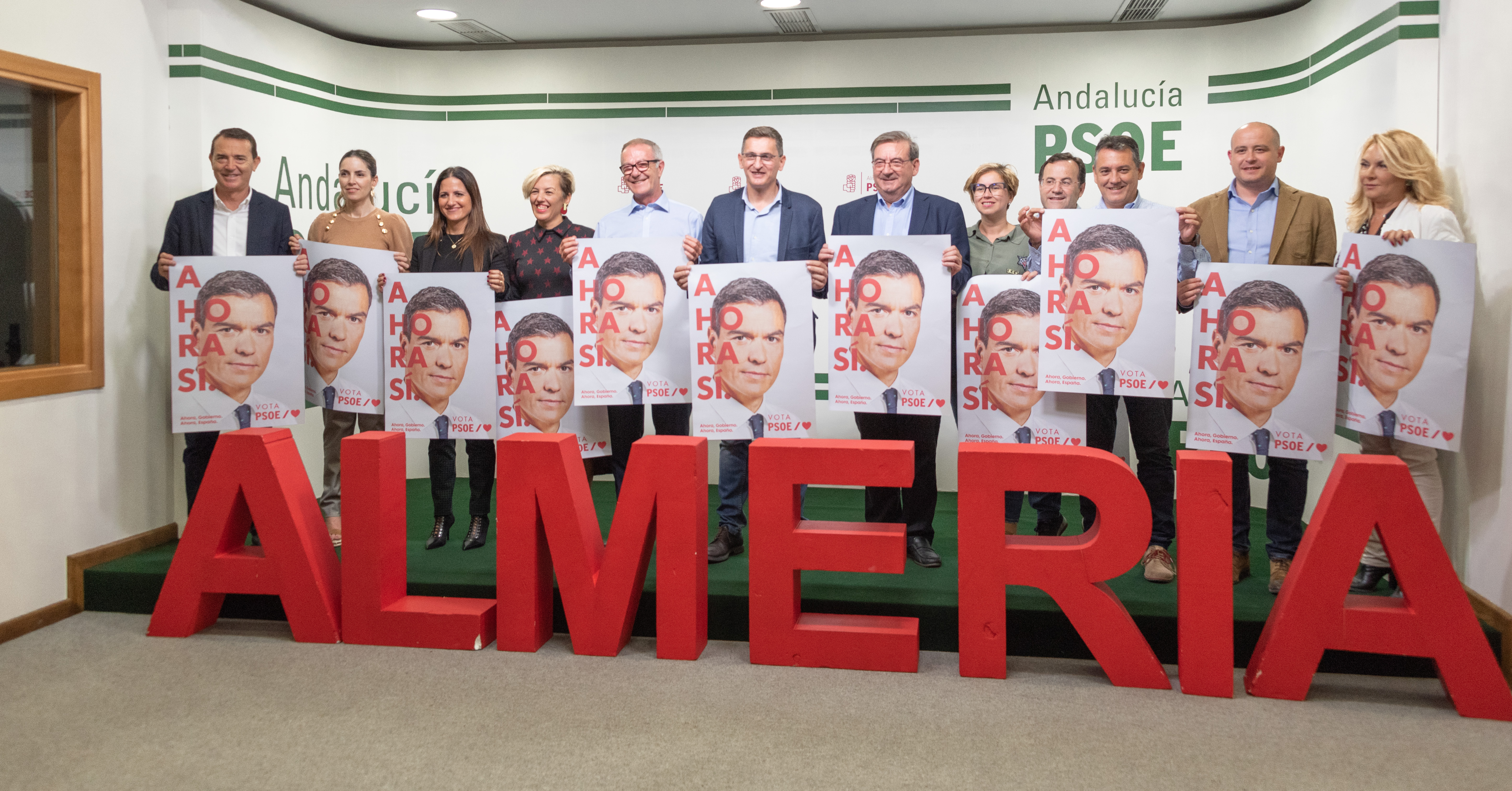 José Guirao y José Luis Sánchez Teruel junto otros candidatos