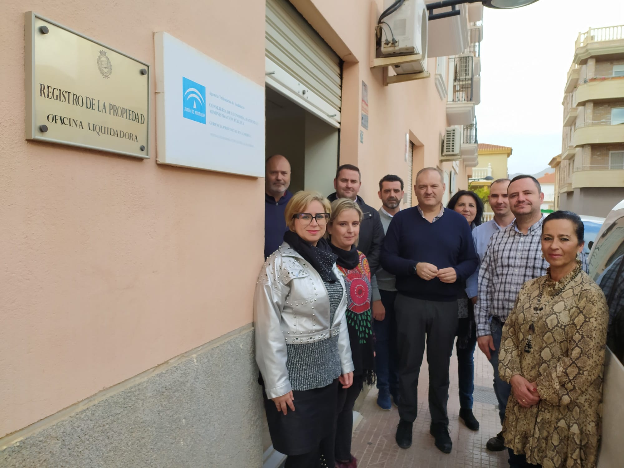 Diputados provinciales del PSOE de Almería, junto al alcalde de Cuevas del Almanzora, Antonio Fernández Liria.