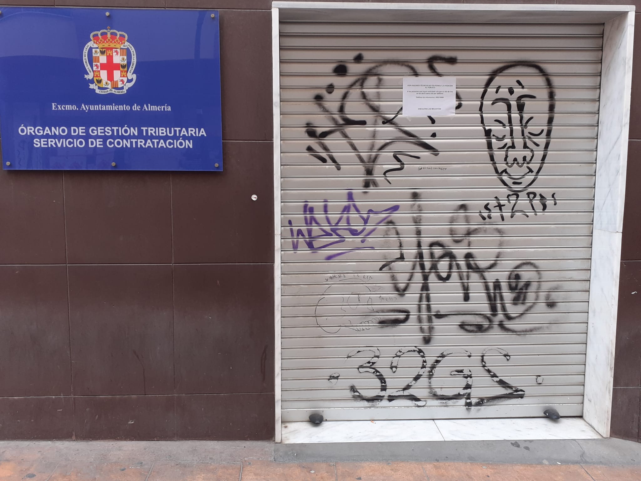 Oficina cerrada en Almería