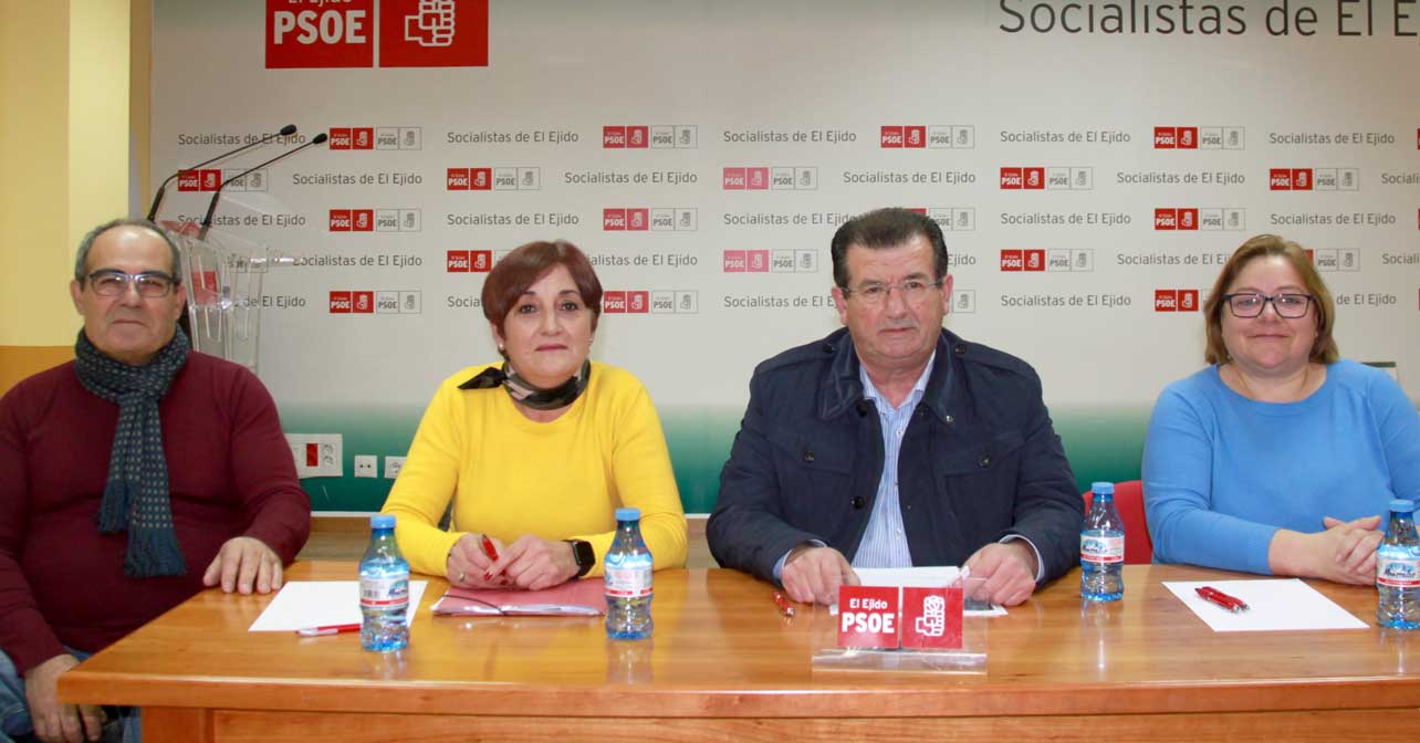 200120-El-portavoz-del-Grupo-Municipal-Socialista-junto-a-los-concejales-Maribel-Carrión,-Mari-Carmen-Álamo-y-Francisco-Ripoll-durante-la-rueda-de-prensa-(2)