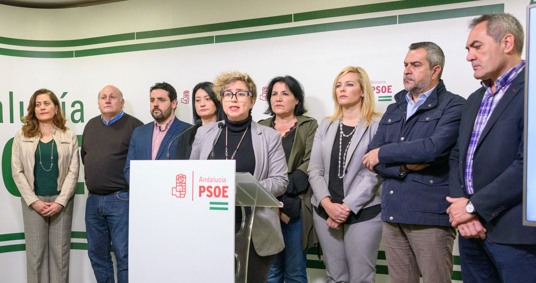 200304-Foto-PSOE-Diputación.-Maribel-Alarcón-junto-a-diputados-y-dipuatadas-provinciales-del-PSOE-de-Almería,-hoy,-en-rueda-de-prensa