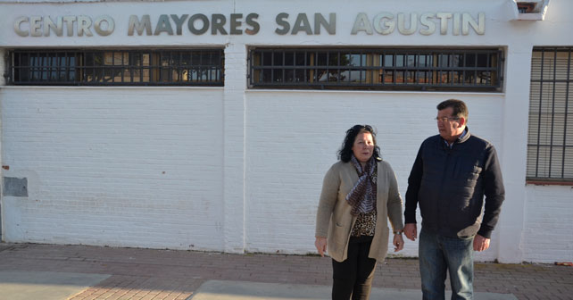 Mari Carmen Árbol, junto al secretario general del PSOE de El Ejido, José Miguel Alarcón