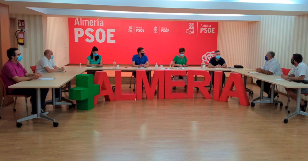 Reunión del PSOE de Almería con feriantes