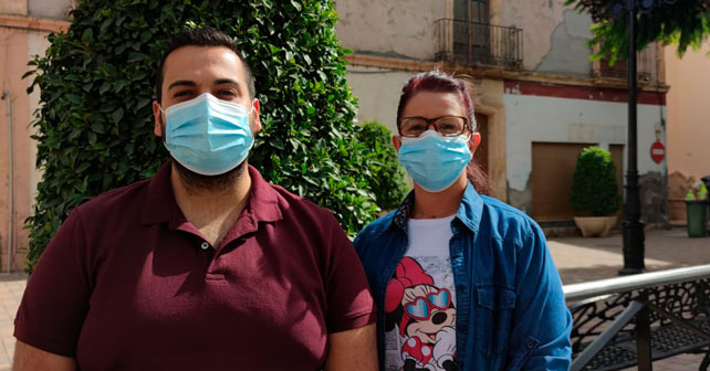 El secretario de Organización del PSOE de Alhama, José Miguel Sánchez, junto a la portavoz en el ayuntamiento, Ana Belén Pascual