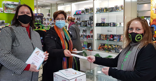 Lidia Compadre, Adriana Valverde y Ana María Moya, dueña de 'Monster Toys'