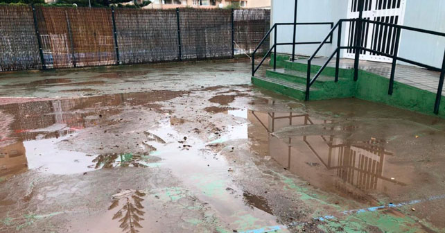 Aguas fecales en el colegio Arco Iris de Aguadulce