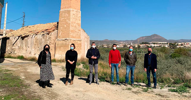 Visita del portavoz del PSOE en la Diputación de Almería, Juan Antonio Lorenzo (3º izq.), junto a otros diputados y miembros del PSOE de Zurgena