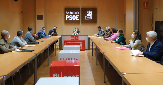 Reunión en Granada de la secretaria general del PSOE de Andalucía, Susana Díaz, con trabajadores de la empresa CETURSA