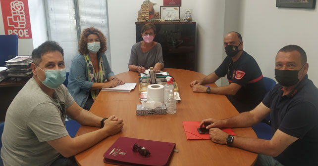 Reunión del Grupo Municipal del PSOE de Almería con representantes de los trabajadores del parque de bomberos