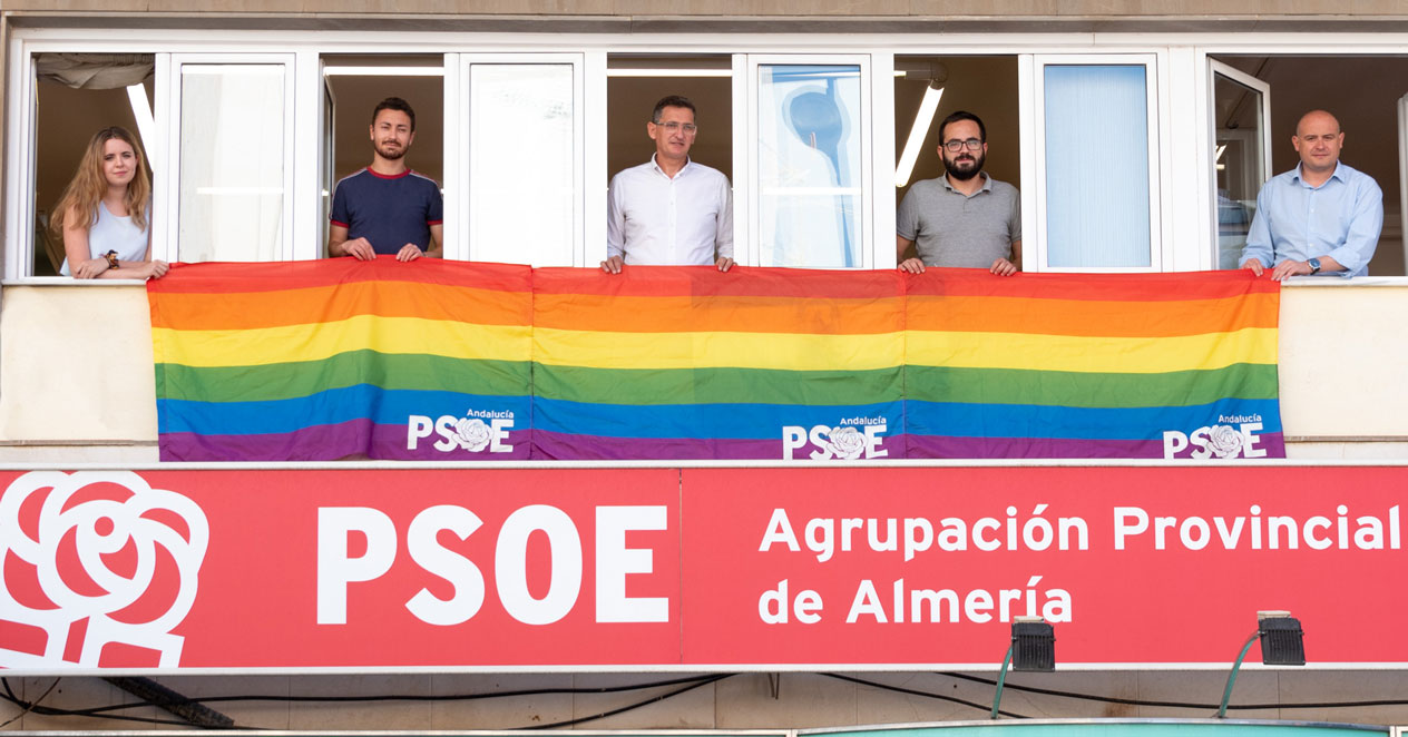 210628-Foto-PSOE-pancarta-LGBTi