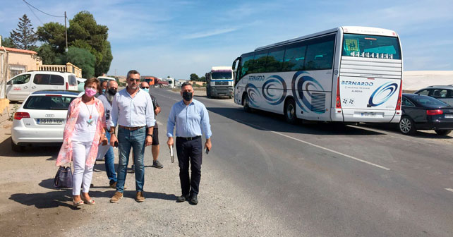 La portavoz del PSOE en el ayuntamiento de Almería, Adriana Valverde, el portavoz en la Diputación, Juan Antonio Lorenzo, y el concejal de Almería, Antonio Ruano