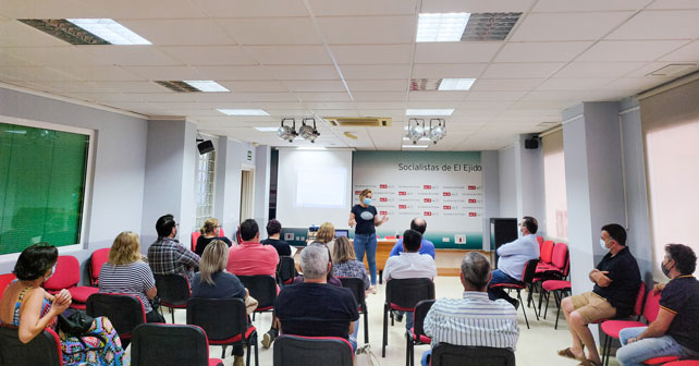 Encuentro del PSOE con agricultores en El Ejido