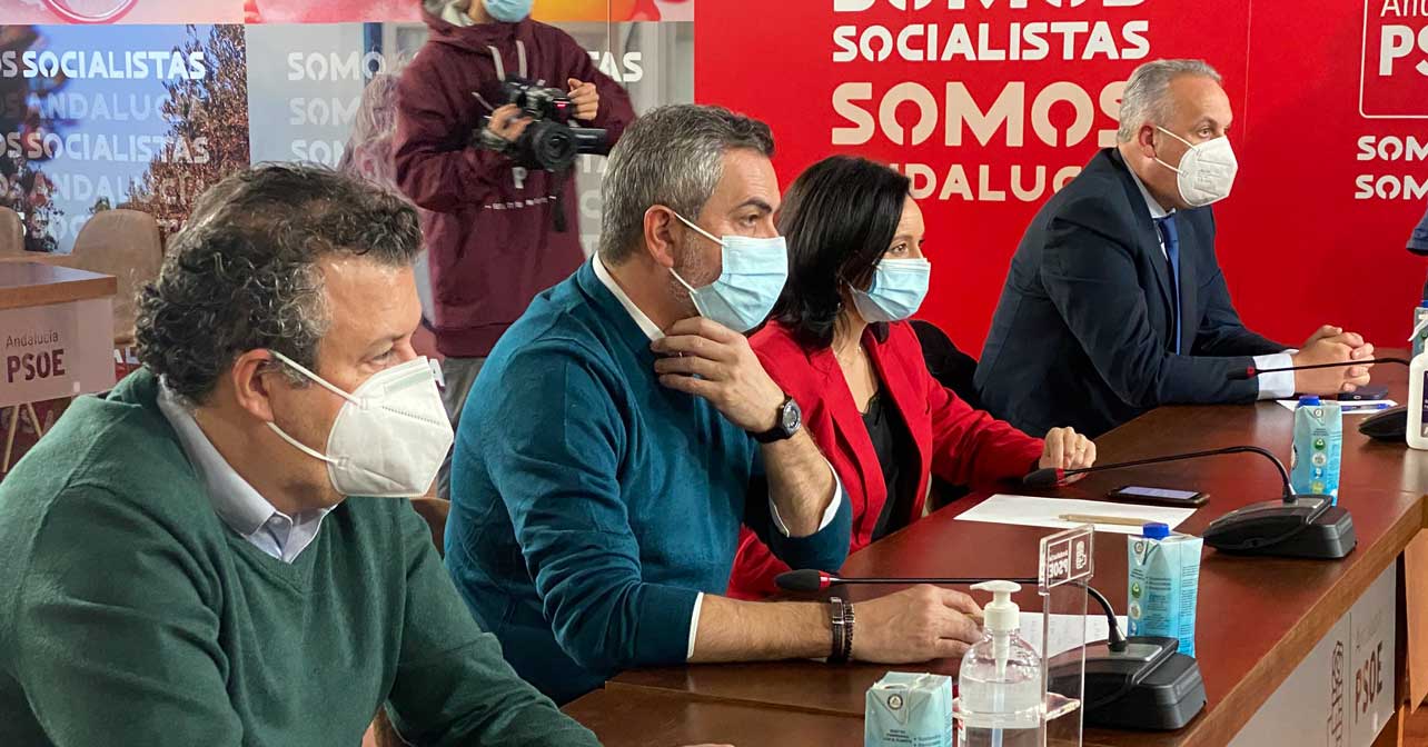 El Secretario General del PSOE de Almería, Juan Antonio Lorenzo durante la reunión