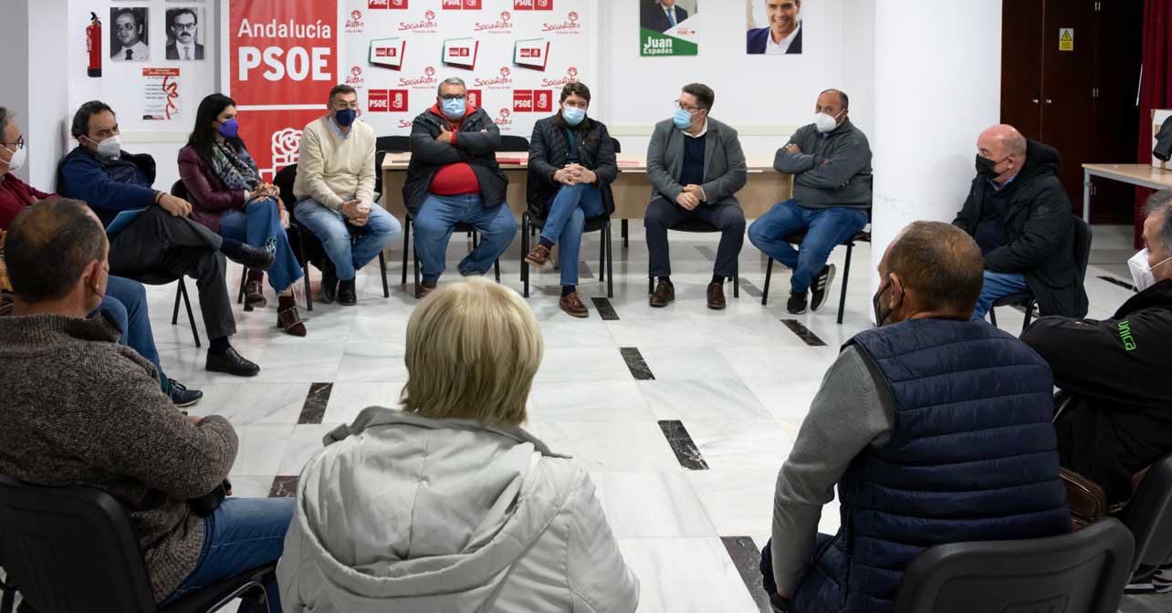 Encuentro con agricultores en la sede de Roquetas