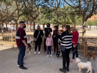 220412 Jorge Alcalá junto a vecinos propietarios de mascotas en Ejido Norte (2)