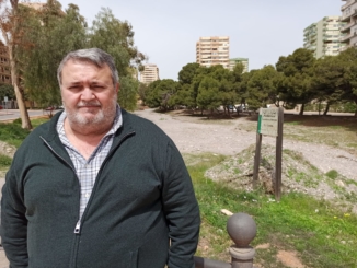 220426 Foto PSOE Manolo García en la Rambla de San Antonio, de Aguadulce