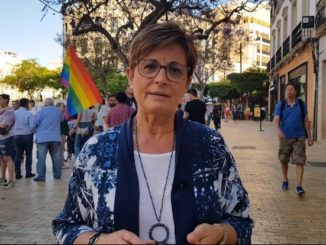 Adriana Valverde en concentración LGTBI