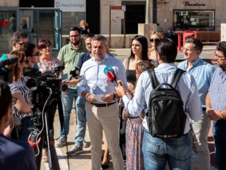 Juan Antonio Lorenzo Cazorla atiende a los medios de comunicación