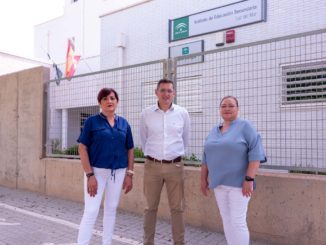 La portavoz del PSOE en el Ayuntamiento de El Ejido, Maribel Carrión, el Parlamentario andaluz, José Luis Sánchez Teruel y la concejala de El Ejido, Mari Carmen Álamo