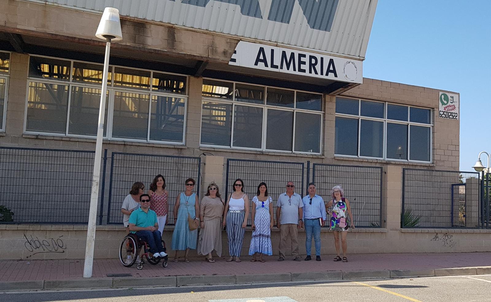 El PSOE visita Costacabana y constata un nuevo abandono de un barrio periférico del término municipal