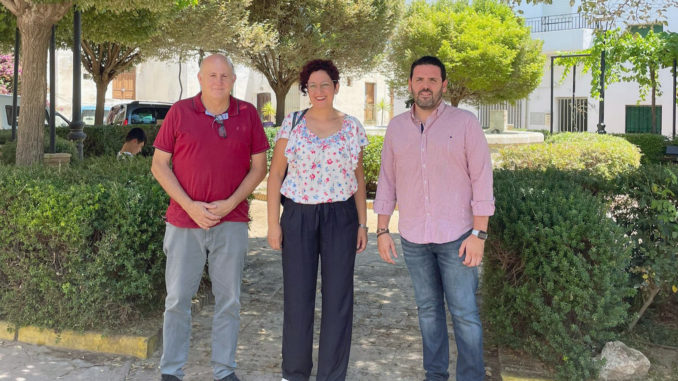 Antonio Gutiérrez, diputado provincial, Mari Ángeles Guzmán, secretaria general del PSOE de Canjáyar y Manuel Ruiz, portavoz del PSOE en la Diputación de Almería