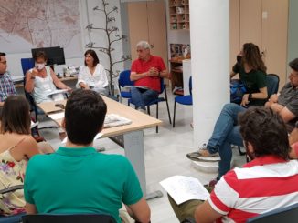 Reunión del PSOE de Almería capital con afectados por la promoción de vivienda para jóvenes en Avenida Viches (archivo)