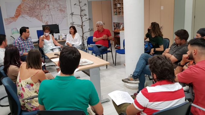 Reunión del PSOE de Almería capital con afectados por la promoción de vivienda para jóvenes en Avenida Viches (archivo)